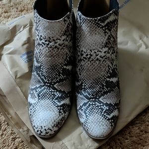 Snake print boot